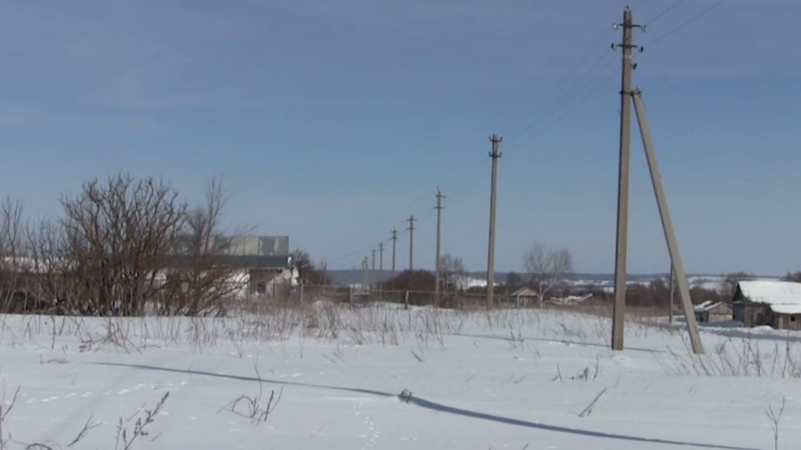 В саратовском селе мужчина с больным сердцем застрял в сугробе и едва не погиб